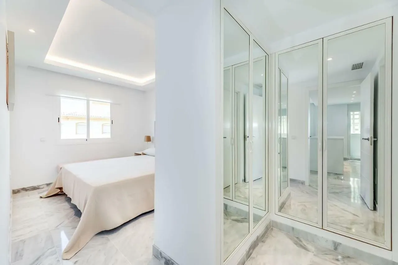 Friends & Family Well Presented Apartment Located In La Dama De Noche Marbella 0*,