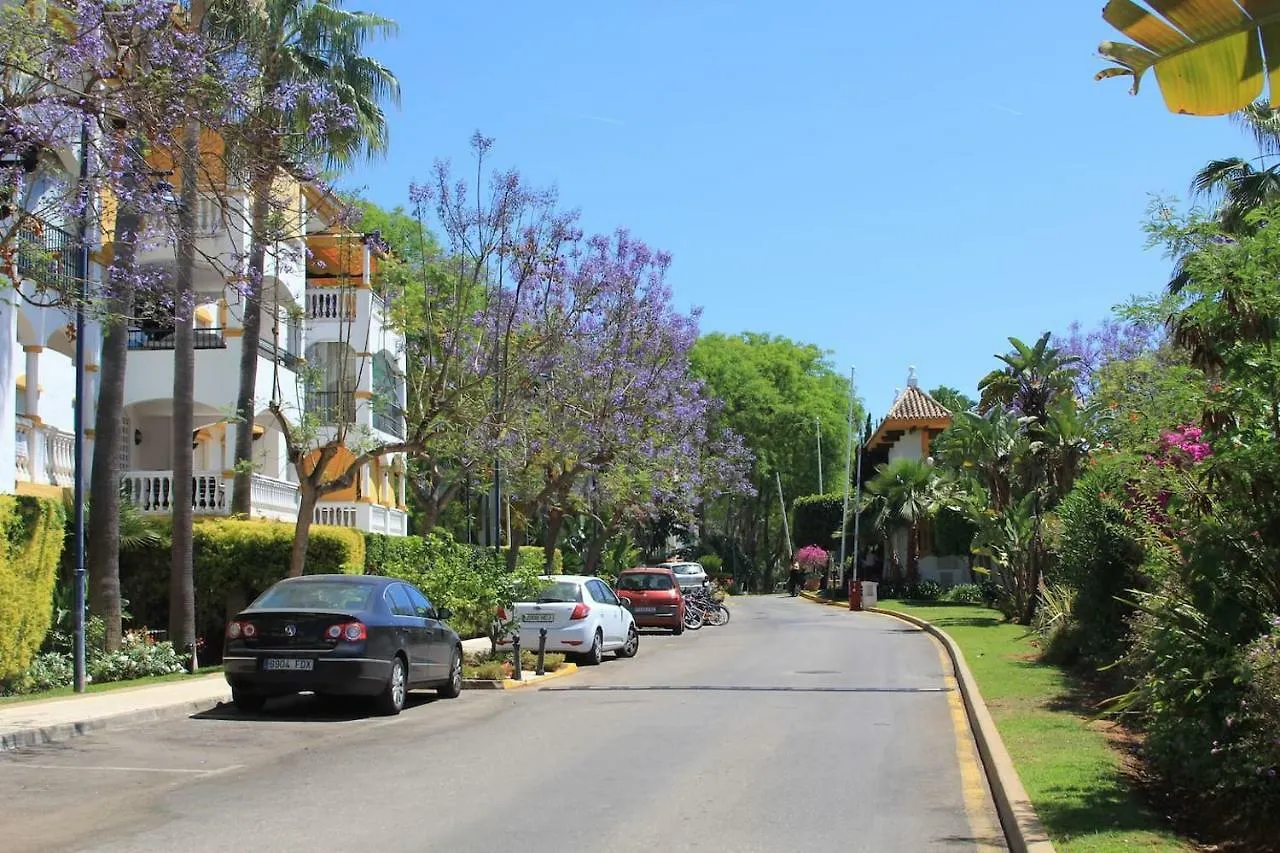 Friends & Family Well Presented Apartment Located In La Dama De Noche Marbella Spain