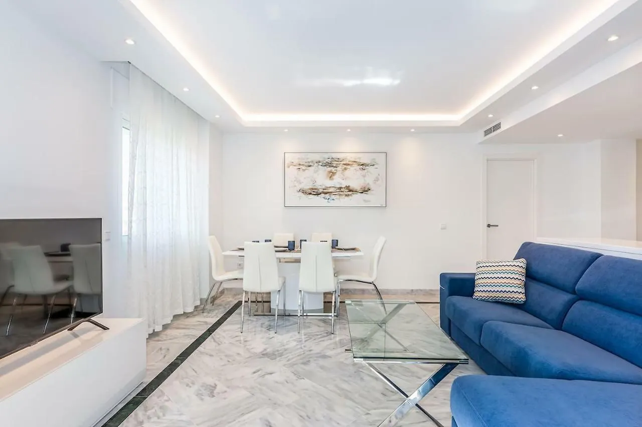 Friends & Family Well Presented Apartment Located In La Dama De Noche Marbella Španělsko